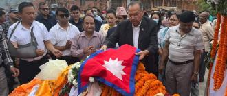 वरिष्ठ साहित्यकार रसिकको अन्तिम संस्कार गरियो, झलनाथले ओढाए झन्डा