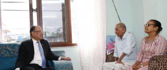 प्रचण्डले लिए मोहन बैद्य ‘किरण’ को स्वास्थ्य अवस्थाबारे जानकारी