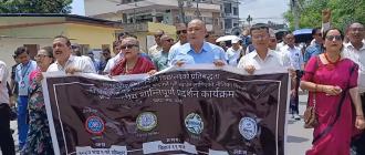 विराटनगरमा कालोपट्टी बाँधेर निजी विद्यालय सञ्चालकको प्रदर्शन