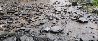 बागमती प्रदेश राजधानी नजिक पहिरोले सडक अवरुद्ध, हजारौँ यात्रु अलपत्र