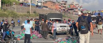 कलङ्की नजिकै कोल्डड्रिंक्स बोकेको पिकप भ्यान दुर्घटना