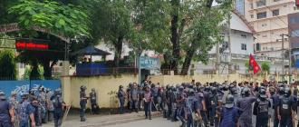 कोशी प्रदेशसभा घेराउ : ब्यारिकेट जलाउँदै अघि बढ्यो जेनजी समूह