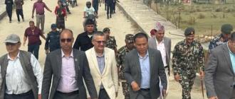 मन्त्री घिसिङले गरे १४ वर्षदेखि अलपत्र कन्काई पुलको निरीक्षण