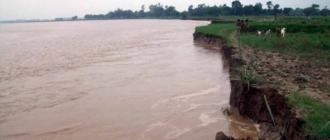 त्रियुगाको बाढीले बेल्टार–फत्तेपुर, सुन्दपुर–हँडिया सडक अवरुद्ध