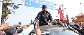 नेपालगन्ज पुगेका बालेनको उस्तै क्रेज, विमानस्थलमा भव्य स्वागत