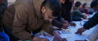 कांग्रेस विशेष महाधिवेशन : नाम दर्ता गराउँदै प्रतिनिधि