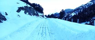 भारी हिमपातले मध्यपहाडी लोकमार्ग अवरुद्ध भारी हिमपातले मध्यपहाडी लोकमार्ग अवरुद्ध