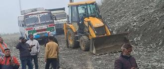 सुक्खा पहिरोका कारण भेडेटार–नाम्जे सडकखण्ड पूर्णरूपमा अवरुद्ध