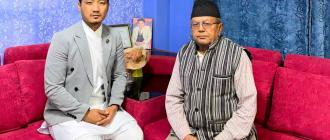 एमाले कार्यकर्ताको दुर्व्यवहारमा परेका वृद्ध भेट्न पुगे गृहमन्त्री गुरुङ