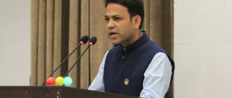 कानुन निर्माणको ‘ड्राइभिङ सिट’मा सांसद हुनुपर्छ ः विपीन आचार्य