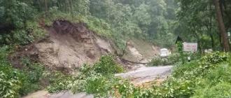 पहिरोले मेची राजमार्गको राजदुवाली खण्ड पूर्णरूपमा अवरुद्ध