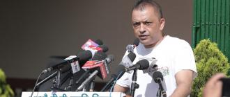 गाडीमा ब्रेक नहुनेले सरकार र दौडमा ब्रेक नहुनेले प्रतिपक्ष चलाउने : गगन थापा गाडीमा ब्रेक नहुनेले सरकार र दौडमा ब्रेक नहुनेले प्रतिपक्ष चलाउने : गगन थापा
