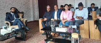 शिक्षकले कम्तीमा तीन वर्ष एउटै विद्यालयमा पढाउनुपर्ने