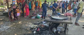 सिराहामा अझै रोकिएन प्रदर्शन, दुई वटा ठेलामा आगजनी सिराहामा अझै रोकिएन प्रदर्शन, दुई वटा ठेलामा आगजनी