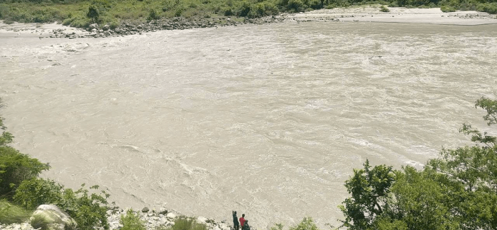 भेरी नदीमा जीप दुर्घटना : २ जना पौडी खेलेर निस्किए, २ जना बेपत्ता भेरी नदीमा जीप दुर्घटना : २ जना पौडी खेलेर निस्किए, २ जना बेपत्ता