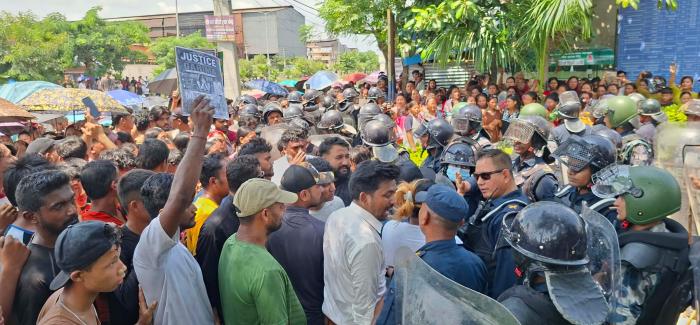 ३ बर्षिया बालिकाको हत्या विरोधमा इलाका प्रहरी कार्यालय सिमरा घेराउ