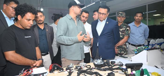 नेपालमै बनेको विद्युतीय स्कुटरको प्रवद्र्धनका लागि सरकारको साथ रहन्छ : अर्थमन्त्री