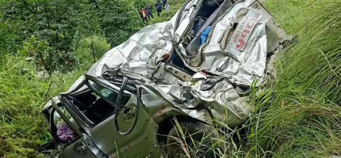 मकवानपुरमा स्कार्पियो दुर्घटना : गम्भीर घाइते रजिष्ट्रारकी पत्नीको मृत्यु, पाँच घाइते