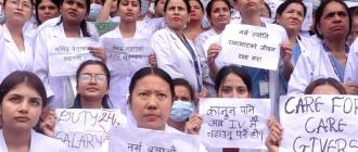 वीर अस्पतालमा नर्सहरूको प्रदर्शन वीर अस्पतालमा नर्सहरूको प्रदर्शन
