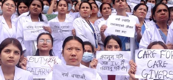 वीर अस्पतालमा नर्सहरूको प्रदर्शन वीर अस्पतालमा नर्सहरूको प्रदर्शन