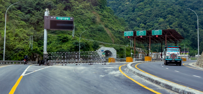 निजी सवारीका लागि पनि खुला भयो नागढुंगा सुरुङमार्ग