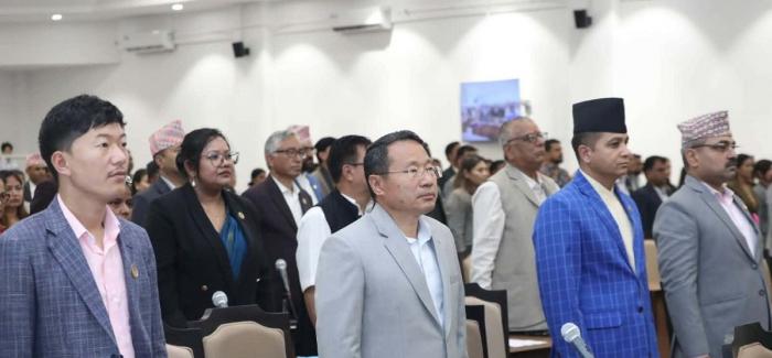प्रतिनिधिसभा बैठक सुरु हुने वित्तिकै विपक्षी दलहरूको उठेर विरोध