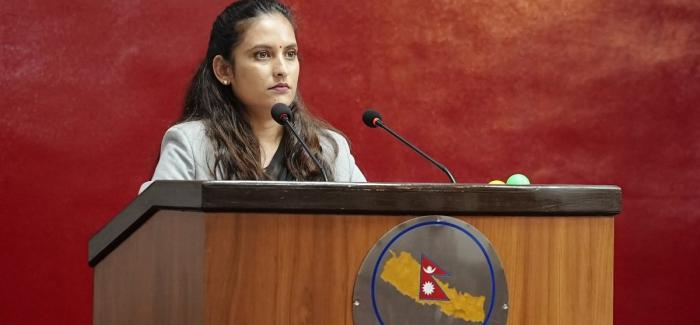 महिलाका लागि निःशुल्क ‘ब्लु बस’ विभेद बढाउन होइन, तत्कालीन सुरक्षाका लागि हो : मन्त्री सिता बादी