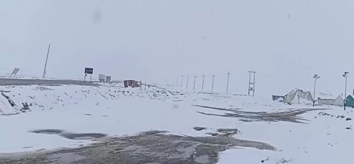 उच्च हिमाली क्षेत्रमा भारी हिमपात र वर्षा उच्च हिमाली क्षेत्रमा भारी हिमपात र वर्षा