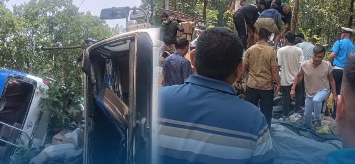 उदयपुरमा ट्रक र हायस एकआपसमा ठोक्किँदा १७ जना घाइते उदयपुरमा ट्रक र हायस एकआपसमा ठोक्किँदा १७ जना घाइते
